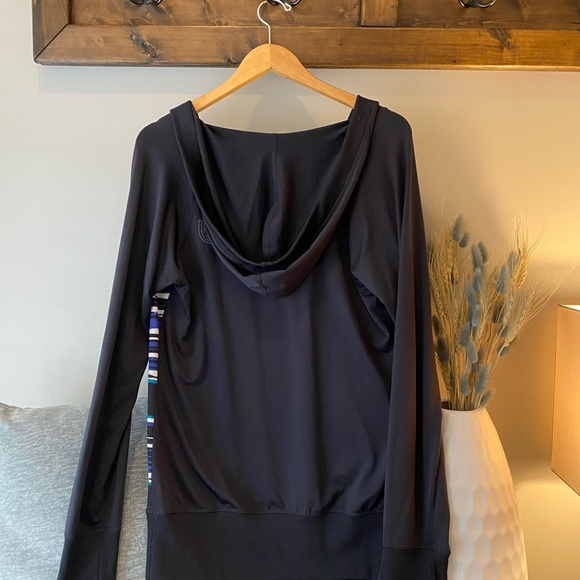 Lole long sleeve hooded top - Picture 2 of 3